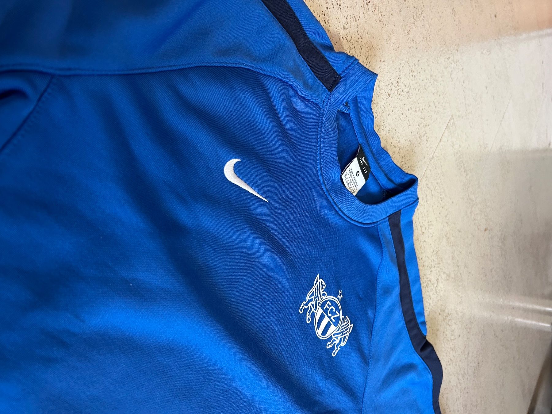 Nike Pullover & Sweatshirts: FCZ Trainingspullover – Gebraucht aus Wald ZH von liv_rw8b