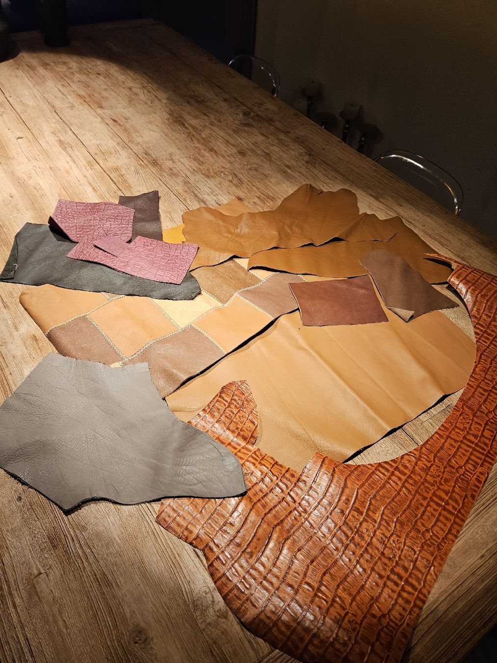 Tessuti: Lederreste-Set: Vielfältige Farben braun, rot, grau – Usato da Bertschikon Gossau venduto da simla09