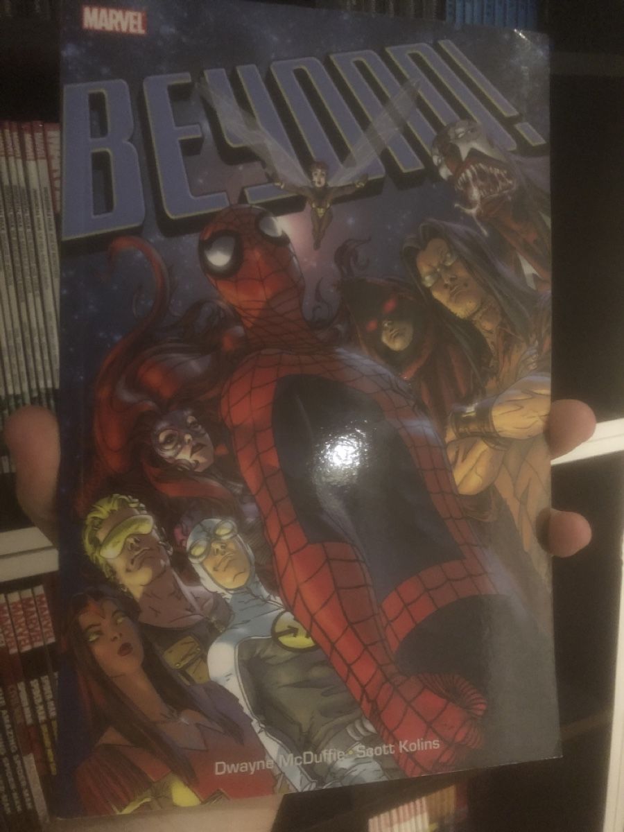 Comics: Beyond! Trade Paperback  – Gebraucht aus Lausanne von fransadpop