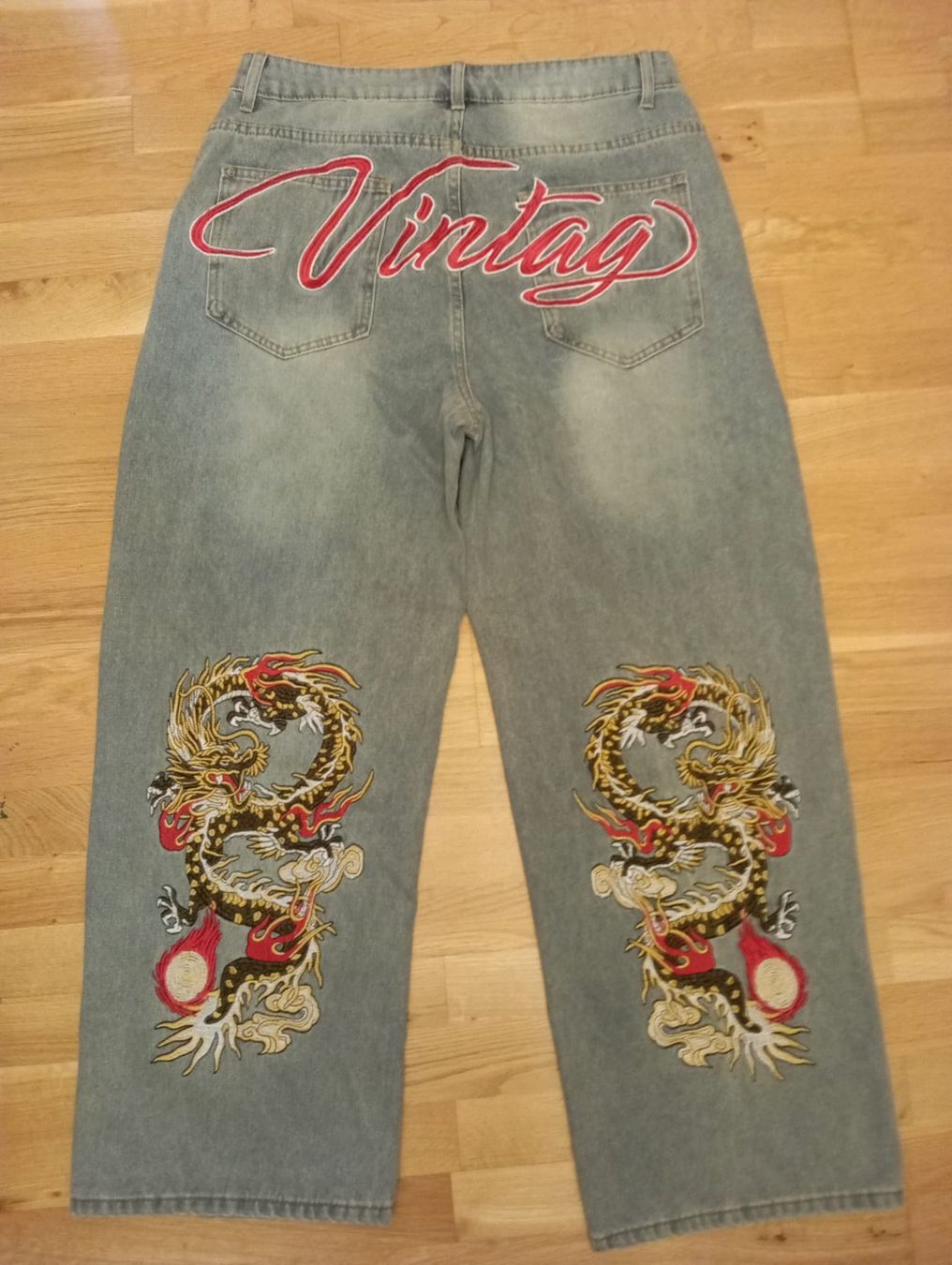 Jeans: Jeans mit Japanischem Drachen-Muster – Nuovo (secondo la descrizione) da Oensingen venduto da Bluepop0