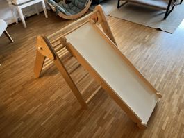 Kletterdreieck mit Rutsche