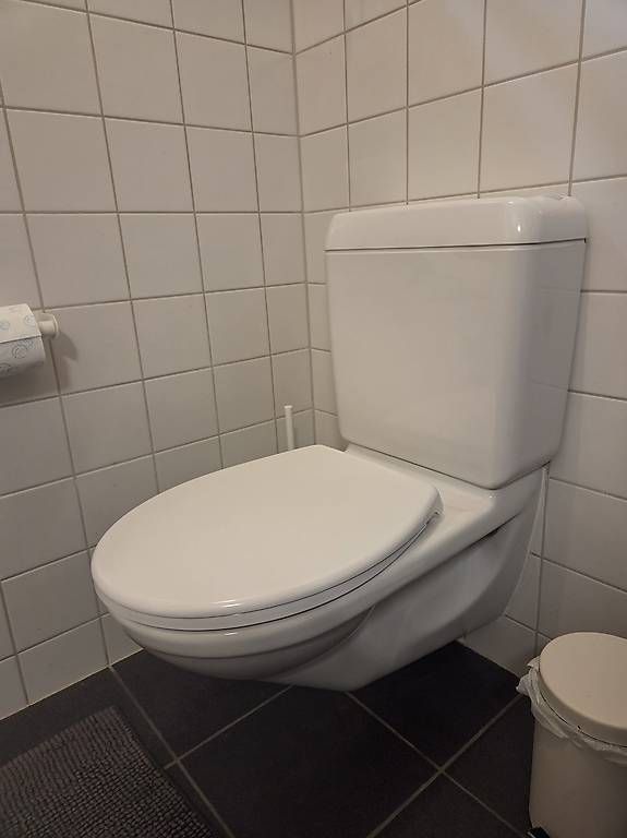 WC: Verschiedene Badmöbel- WC weiss – Usato da Aarberg venduto da Dieter799