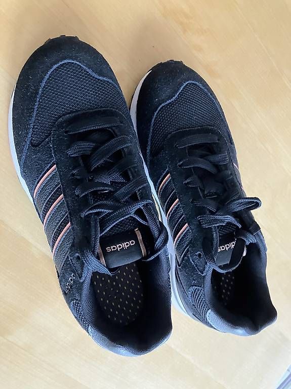 Chaussures hommes: Baskets ADIDAS pointure 36 – D'occasion à Bretigny-Morrens par samis82