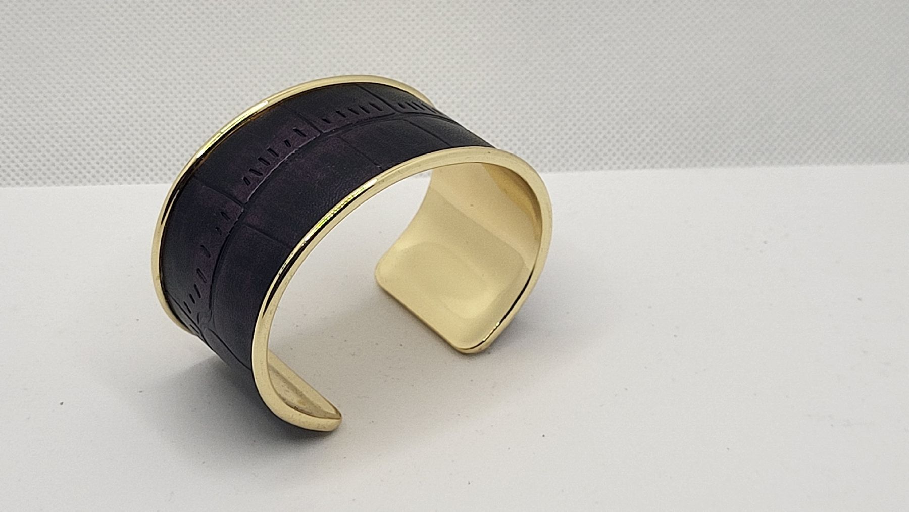 Bracciali & Braccialetti: Bracelet manchette doré et cuir noir, élégant – Nuovo e nell'imballaggio originale da Bevaix venduto da xav_78cd 2