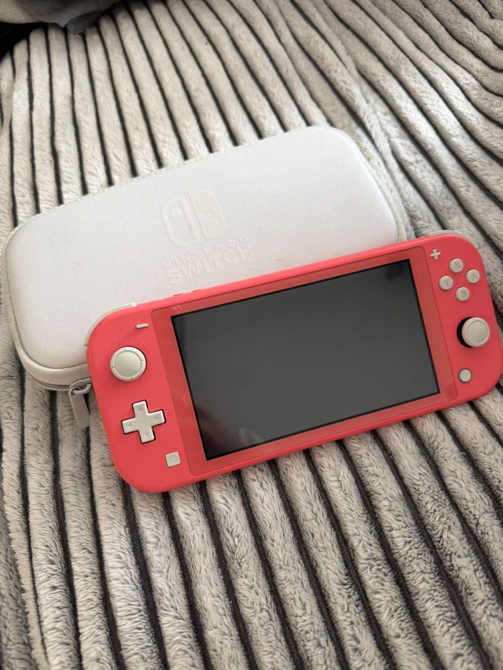 Nintendo Console: Nintendo Switch Lite Corail + étui – Usato da le landeron venduto da canette
