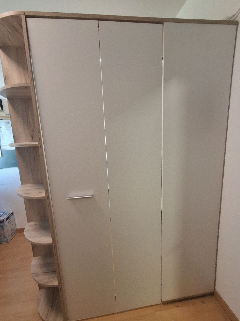 Armadi: Armoire dressing d’angle chêne clair et blanc  – Usato da Estavayer-le-Lac venduto da evang.bast 3