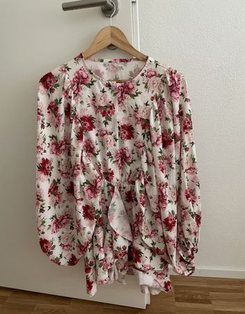 Robe à fleurs blanche manches longues volantée taille S