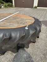 Tisch aus Traktorreifen D=1m