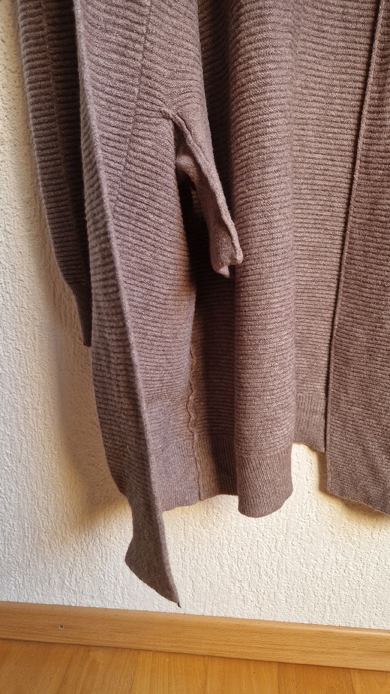 Cappotti: Strickmantel Gr.M. Rippenstrick mit 2 Taschen – Usato da Rickenbach LU venduto da esmarti 2