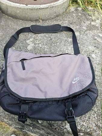 Umhängetasche Nike grau guter Zustand