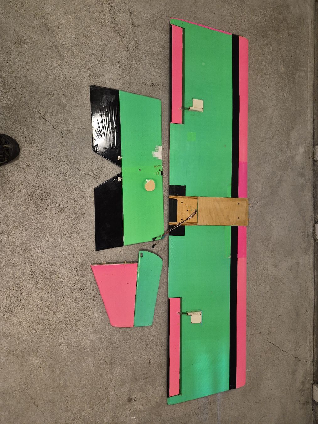 RC Modellbau: Flügel set  – Defekt aus Zürich von Cloudtree 1