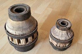 2x antike Wagenrad Naben mit Eisenring