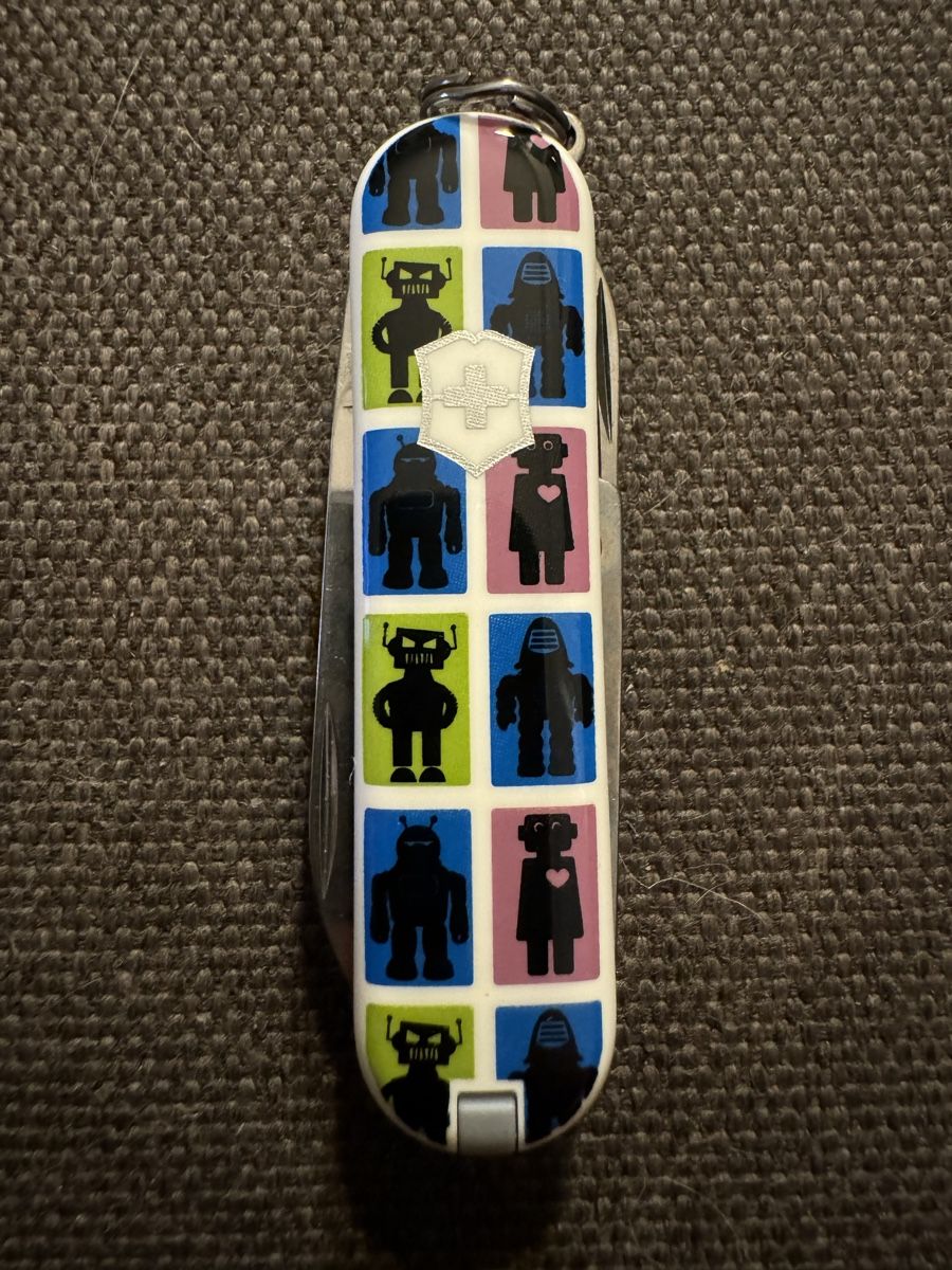 Taschenmesser: Victorinox classic Chanting Robots 2011 – Neu und originalverpackt aus Hergiswil NW von wert721