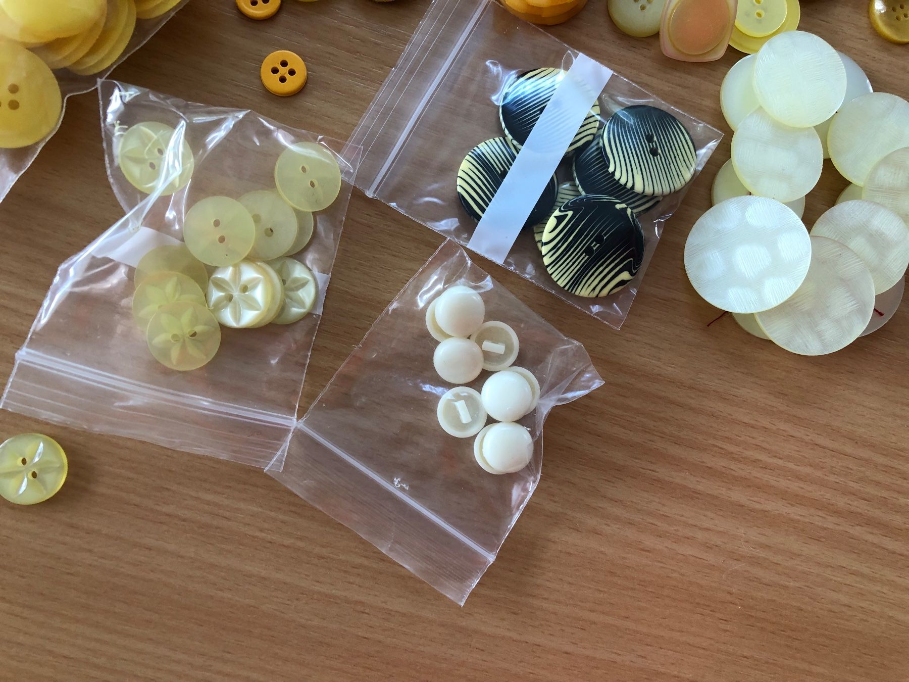 Bottoni: Lot Knöpfe Gelb ca. 460 gr. – Usato da Sirnach venduto da Goforit2001 1