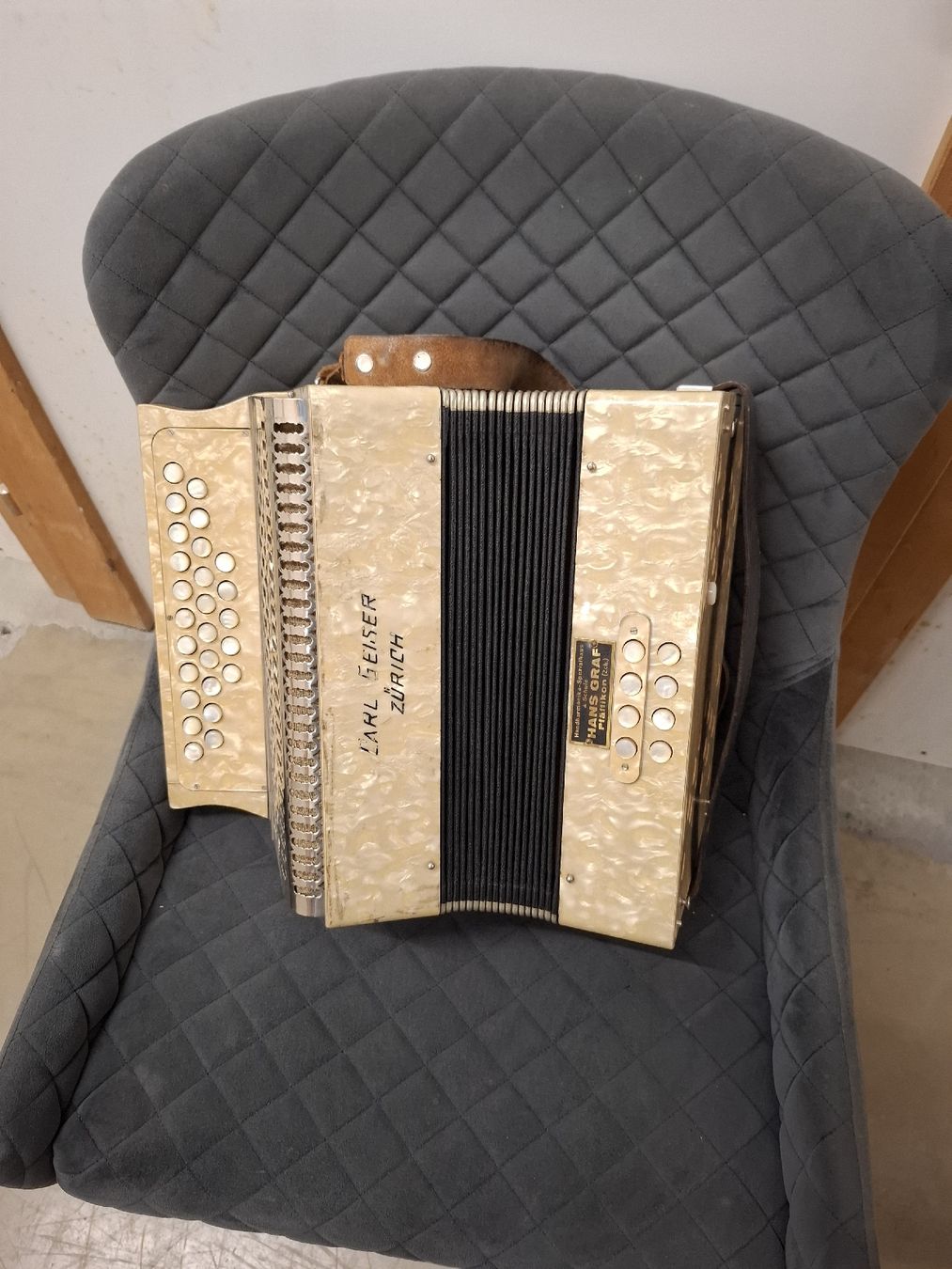 Musikinstrumente: nussbaumer orgeli – Gebraucht aus Villeneuve von BibiVintage