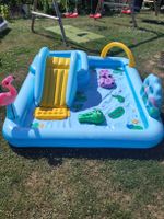 Planschbecken für Kleinkinder, mit Rutsche und Wasserfontäne