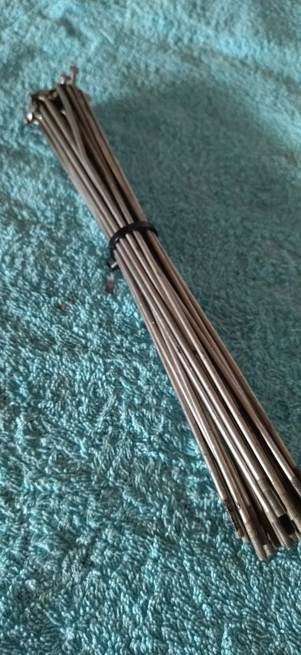 Parti ricambio per ciclomotori: Töffli Speichen 2.6 x 215mm Inox – Usato da Fahrni b. Thun venduto da Bergers_occasionen 3