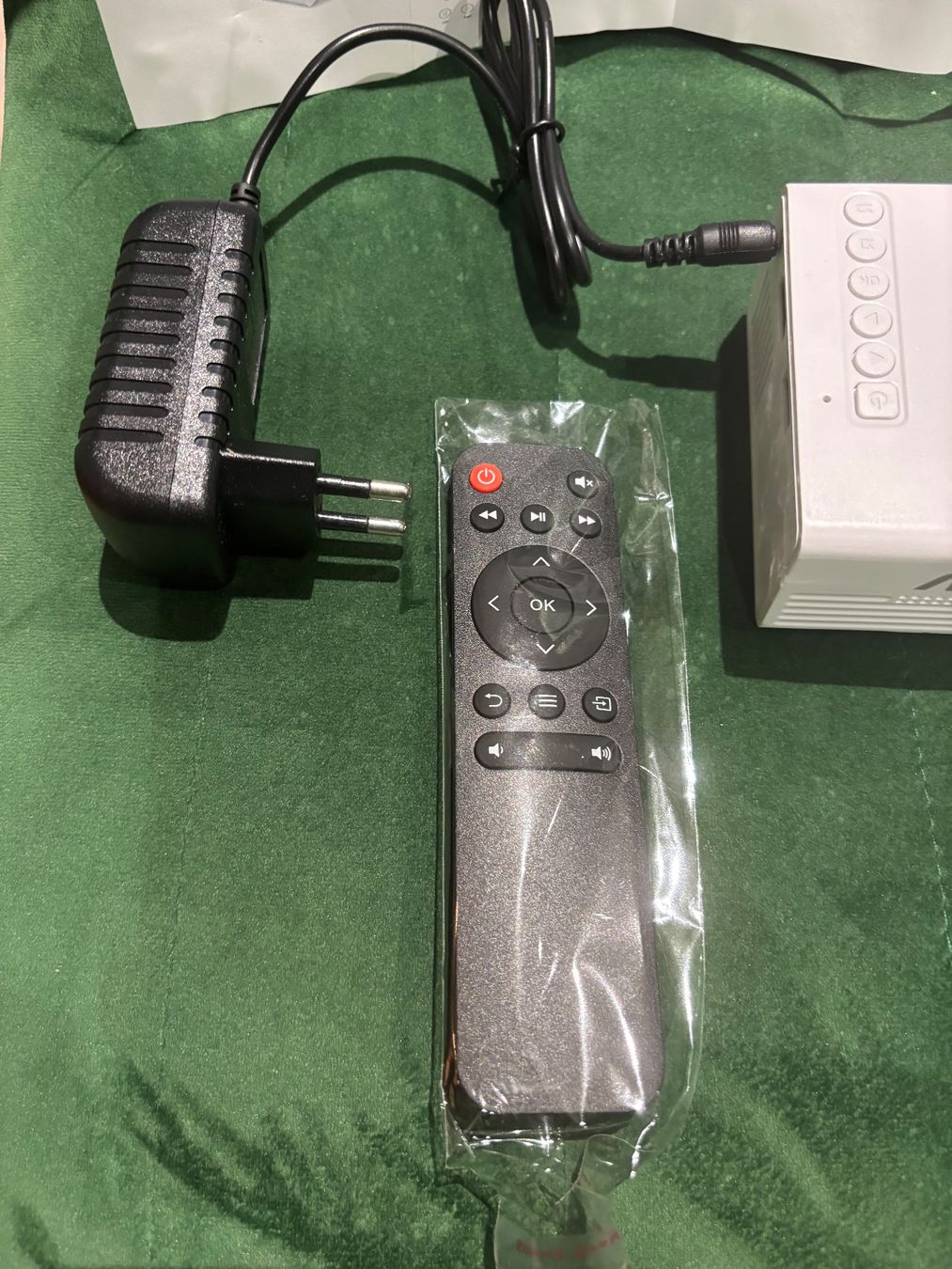Videoprojektoren: Mini projecteur portable AOC – Neu und originalverpackt aus Conthey von Michel124 4