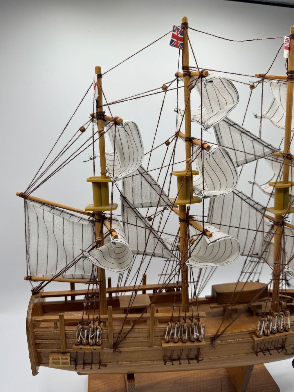 Kit di modellismo & Modellini statici: Schönes Holzschiff "Endeavour" Modellschiff Deko – Usato da Sachseln venduto da BONATI01 7