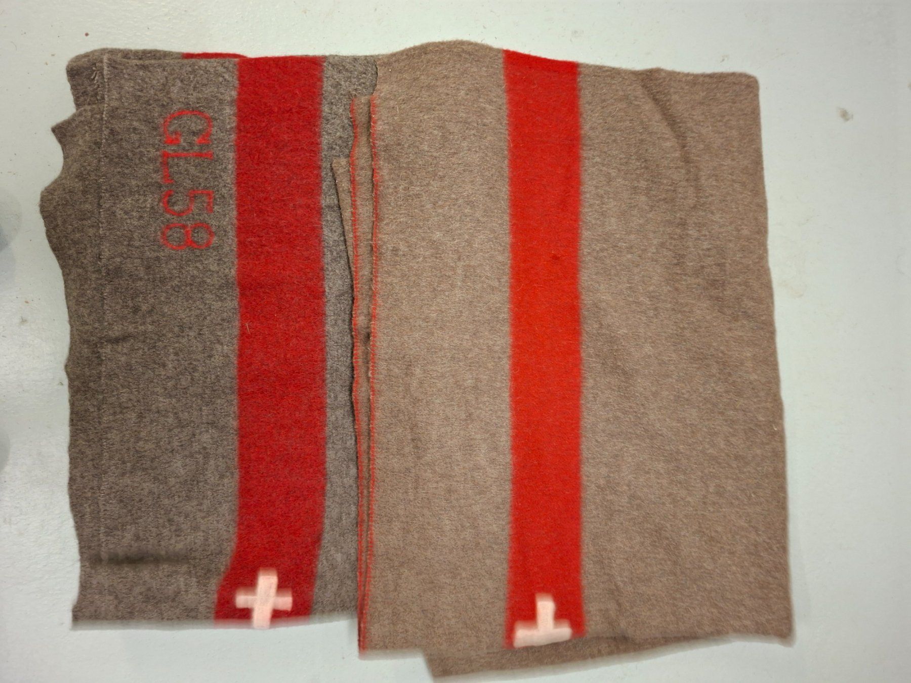 Schweizer Armee Coperte: 2 Schweizerarmeedecken – Usato da Ebmatingen venduto da Ilg