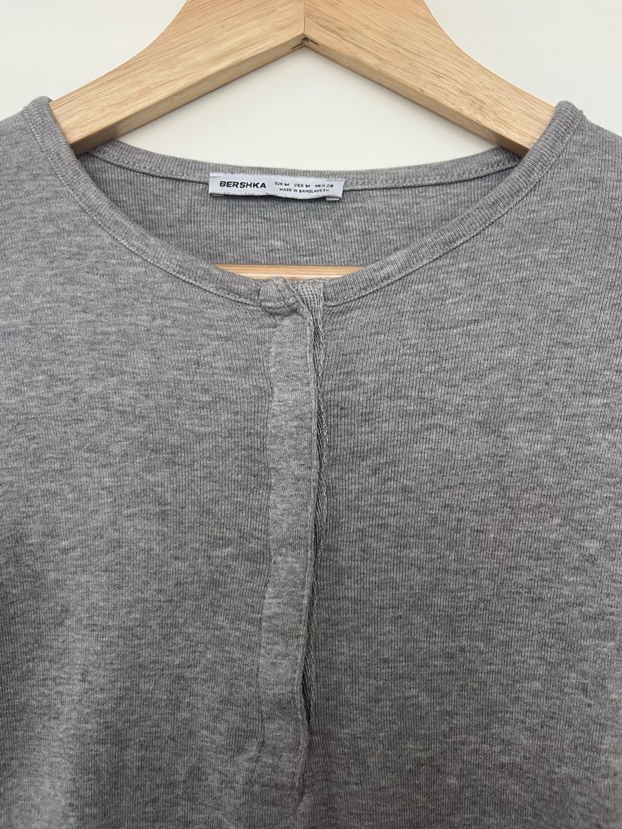 Bershka Tops: Pull gris  – Neuf (Voir description) à Neuchâtel par Ariane_vn00 2