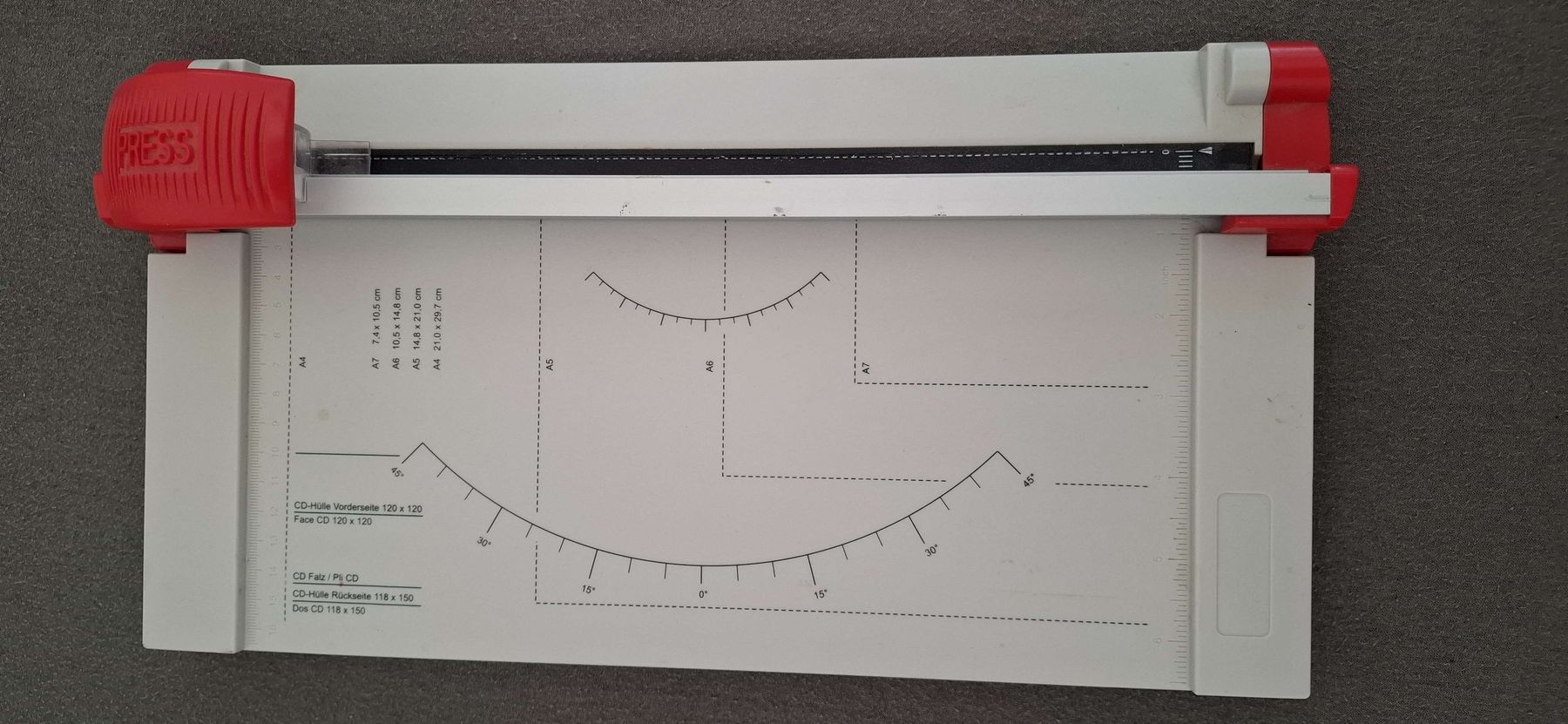 Tutti gli attrezzi: Paper Cutter A4 with ruler – Usato da Kleindöttingen venduto da vas_nps6