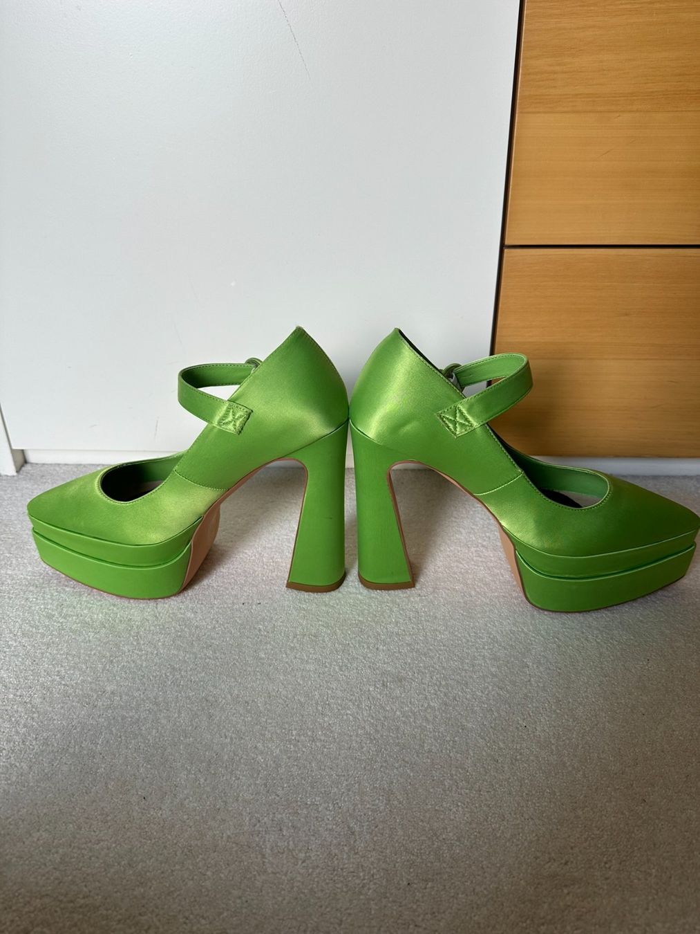 Damenschuhe: Lime Satin Platform Shoes – Neu (gemäss Beschreibung) aus Sevelen von per_w85c 2