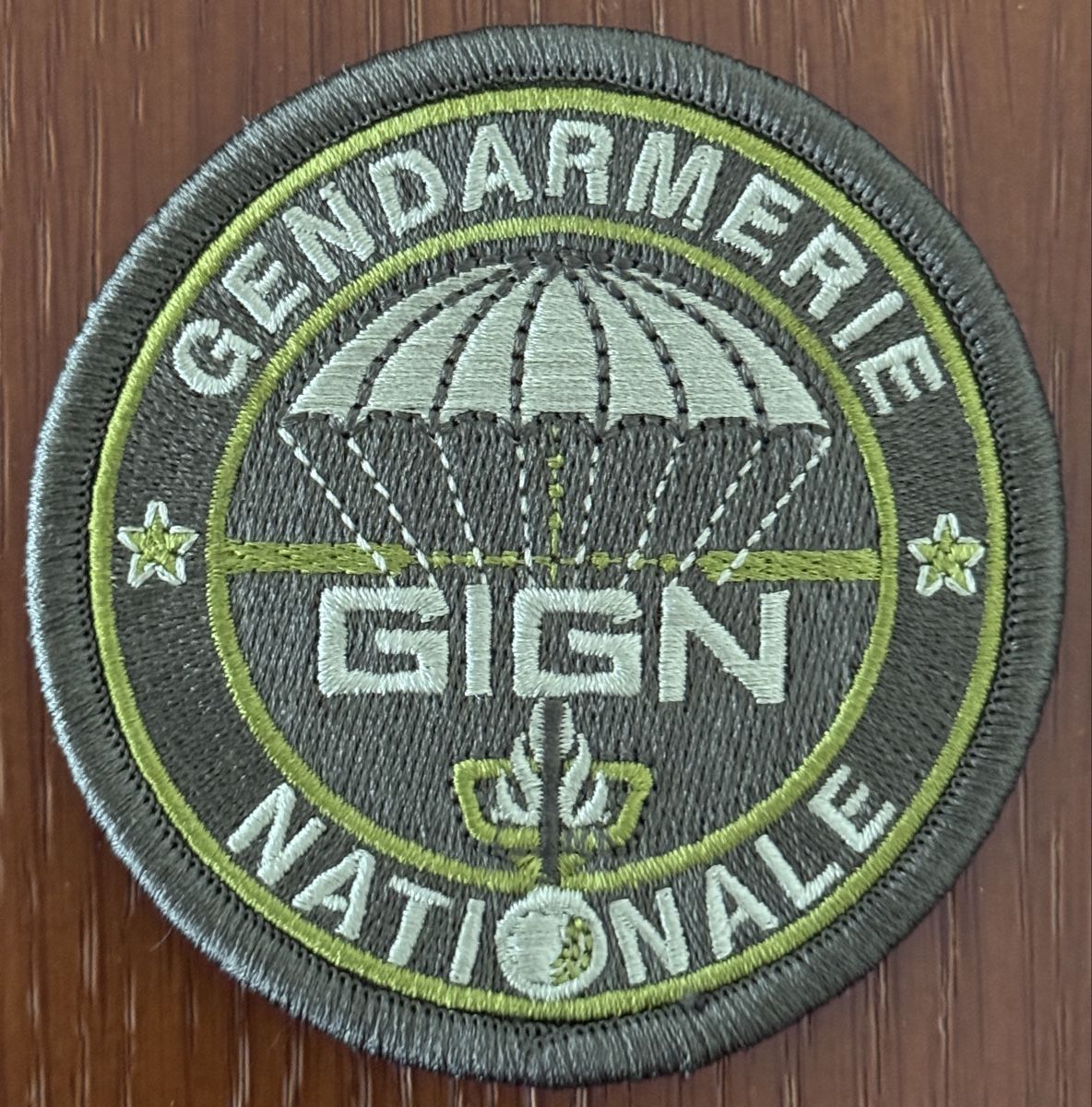 Placchette & Badge: Badge - GIGN – Nuovo e nell'imballaggio originale da Genève venduto da CollectorComp