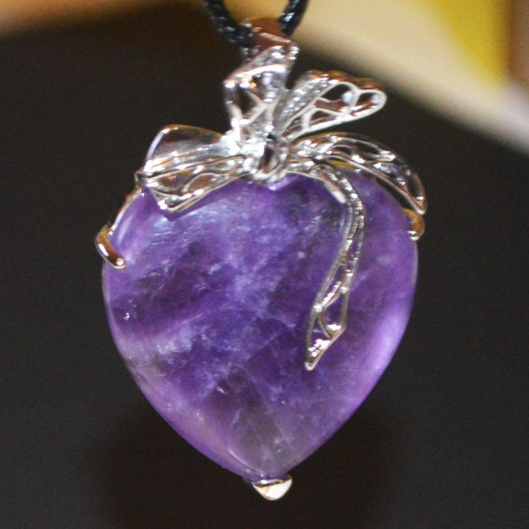 Collier/Halskette Amethyst/Weißtopas Herzen Anhänger 1,26 Karat