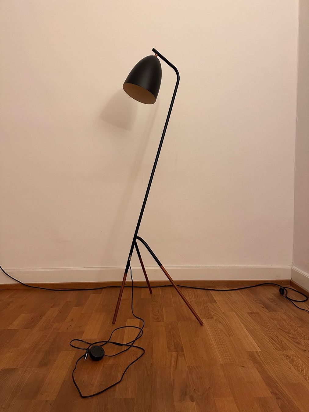 Lampen: Floor lamp – Gebraucht aus Zürich von whi_7b2k