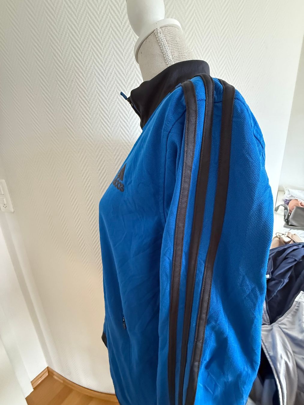 Adidas Giacche: Vintage blaue Adidas Jacke Grösse M  Polyester – Usato da Kirchdorf AG venduto da coco123 2