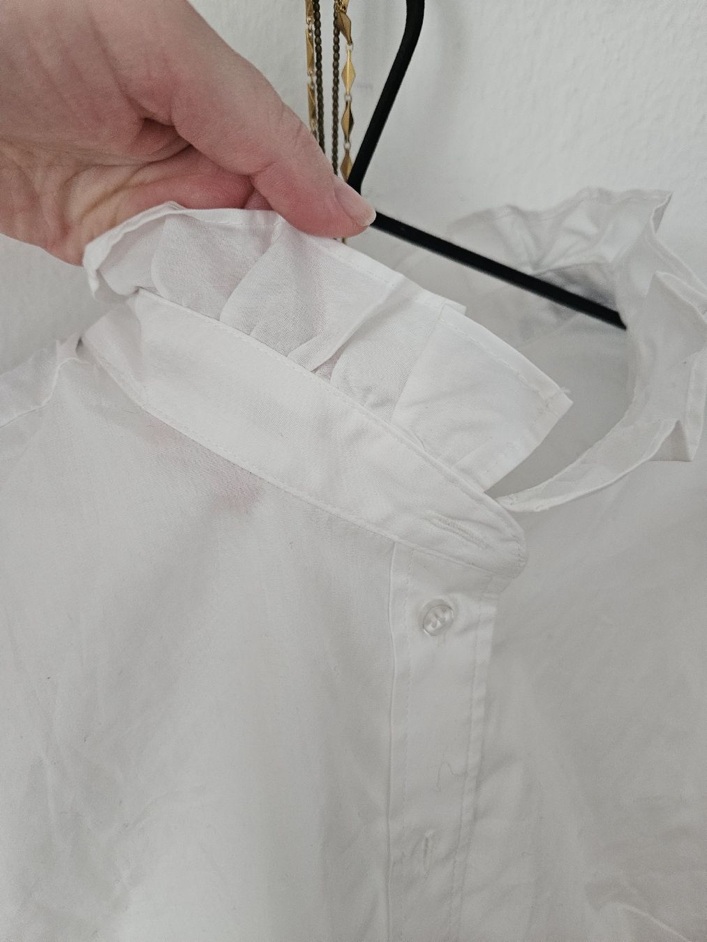 H&M Camicette: NEU H&M Bluse mit Volantkragen, Grösse M – Nuovo e nell'imballaggio originale da Basel venduto da lar_7c62 3
