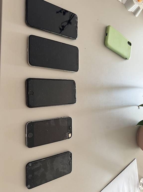 Portables: iPhone 11 Pro, X, 8, 5s & 5  Fully Working – D'occasion à Chêne-Bougeries par joe_7r2q