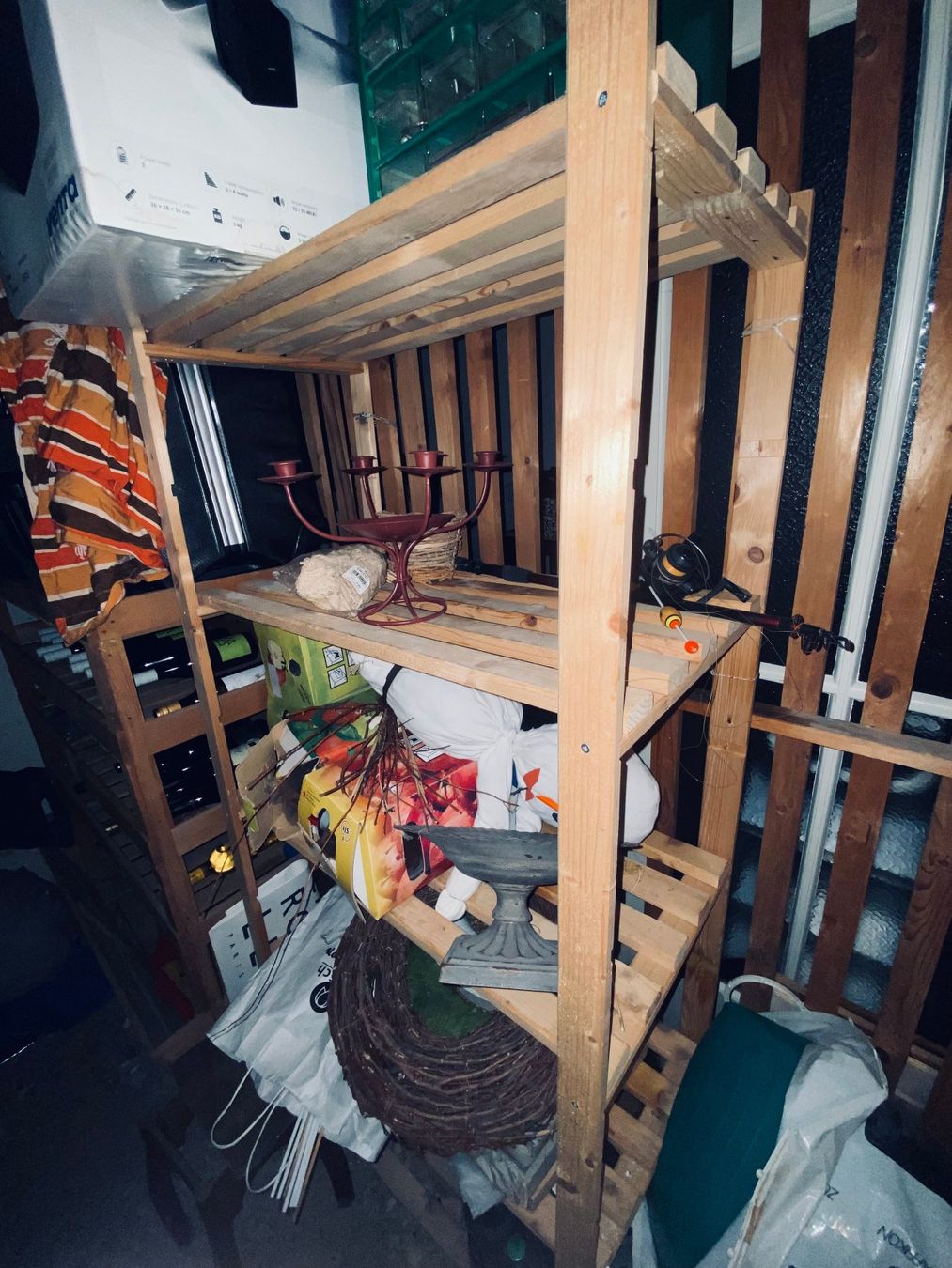 Articles en bois: 2 Holzgestelle – D'occasion à Küsnacht ZH par hgr_pfw2
