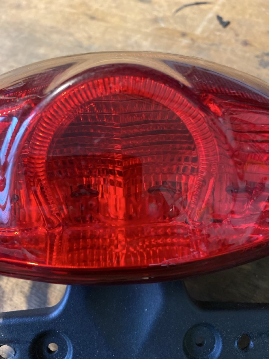 Triumph Tutti i ricambio per moto: Triumph Rücklicht mit Blinkern – Usato da Zürich venduto da alt-eisen 1