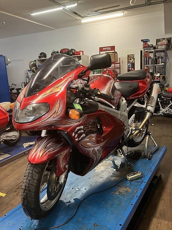 Strada: Suzuki TL 1000R – Usato da Altendorf venduto da celi110 1