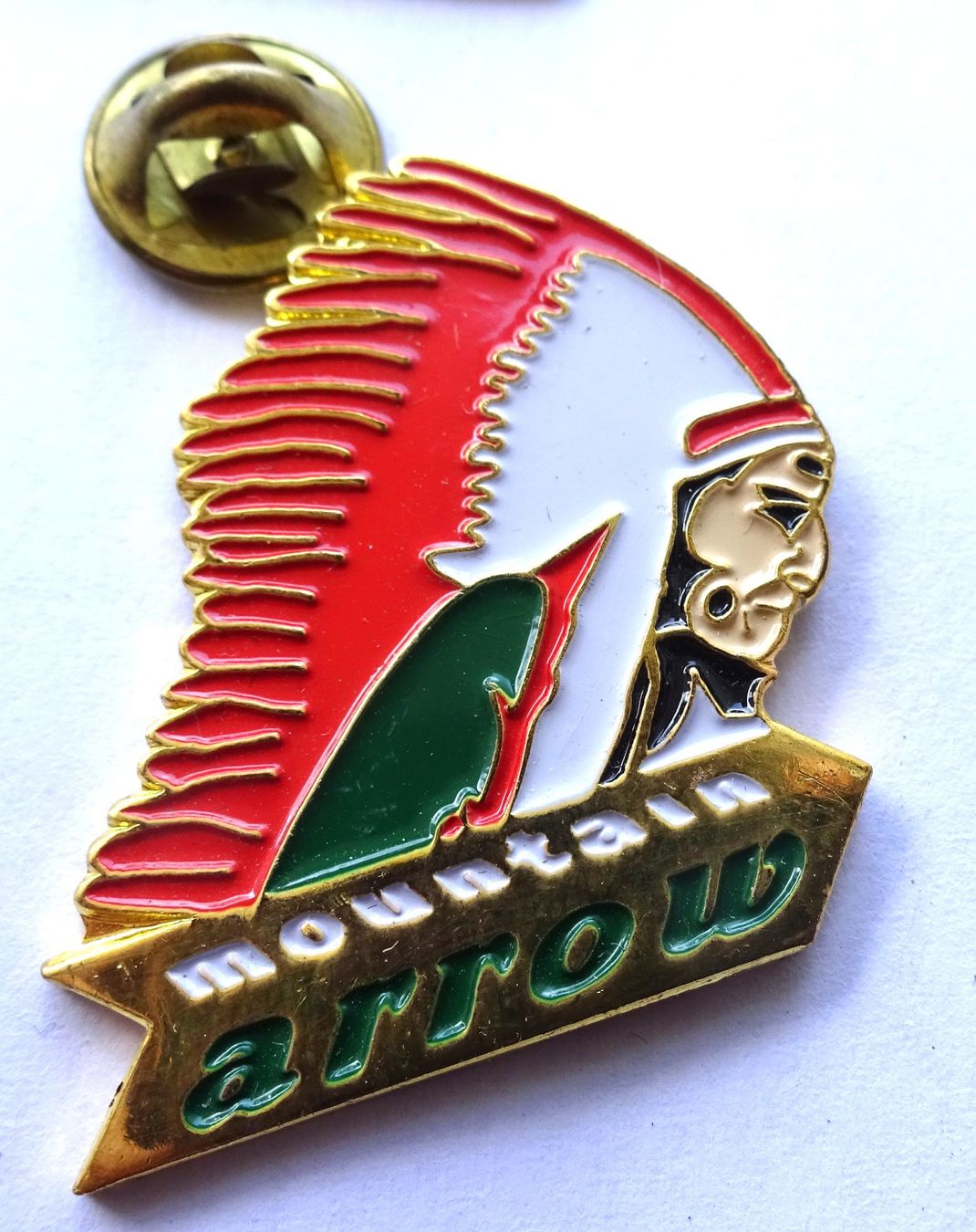 Placchette & Badge: Pin MOUNTAIN arrow  Indianer – Usato da Utzenstorf venduto da BUtter81