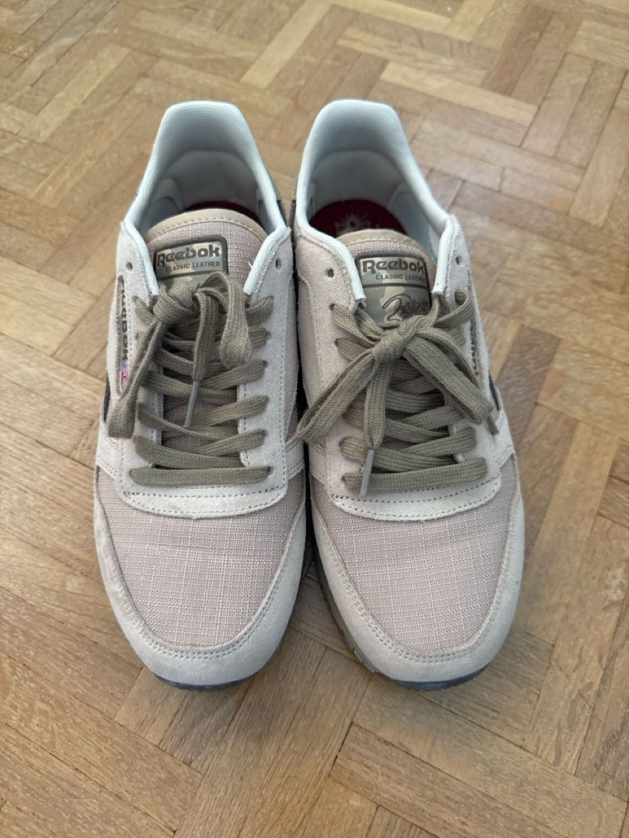 Reebok Scarpe da uomo: Baskets Reebok Classic Leather beige état correct – Usato da Lausanne venduto da DatNoize 1