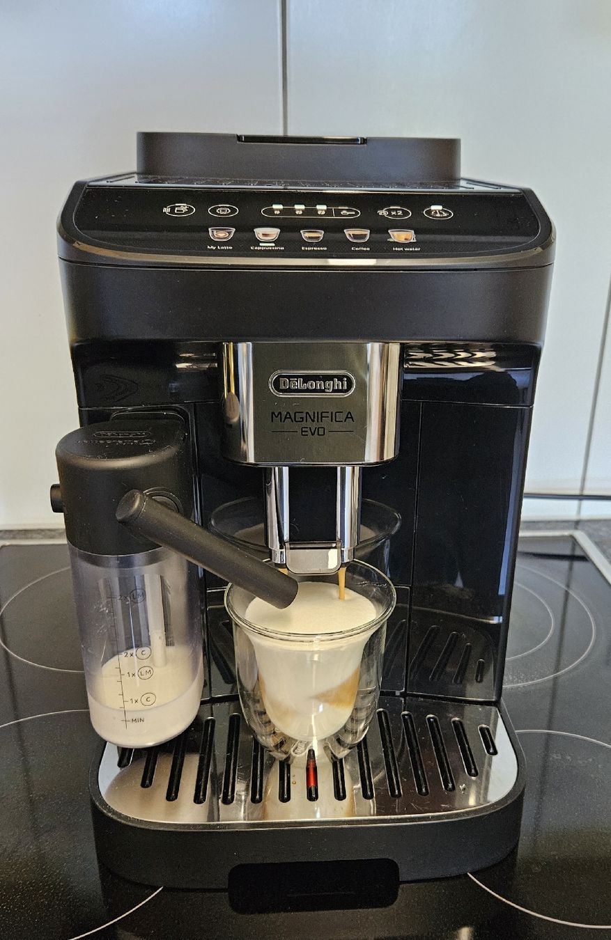 De'Longhi Kaffeemaschinen & Espressomaschinen: De'Longhi Magnifica Evo  – Gebraucht aus Dietikon von StefanAl 2