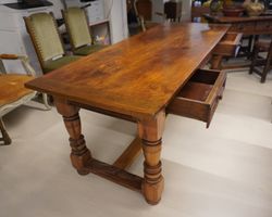 Schöner "antiker" Esstisch L 210 cm Massivholz/Eiche HE228