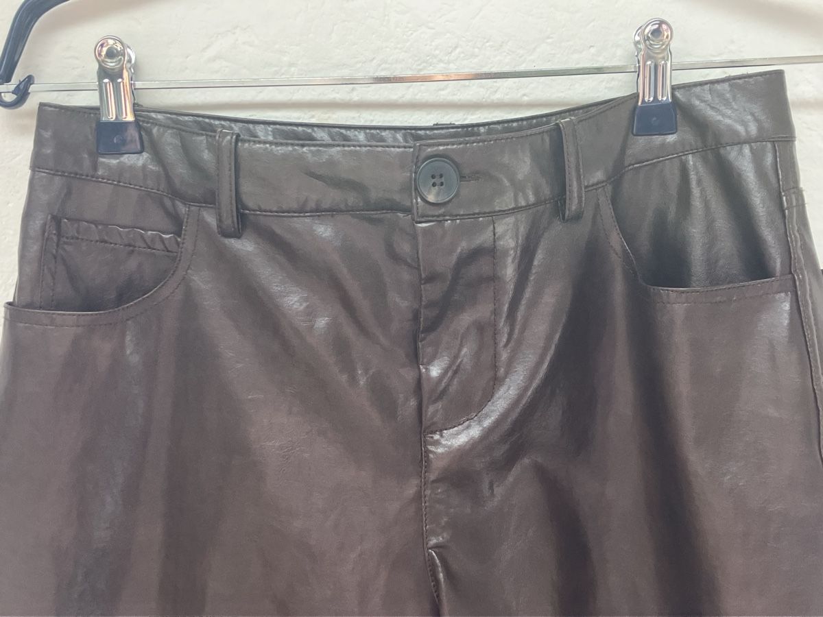 Zara Pantaloni: Dunkelbraune Lederoptik Hose von Zara – Usato da Heiligenschwendi venduto da dinamaria 2