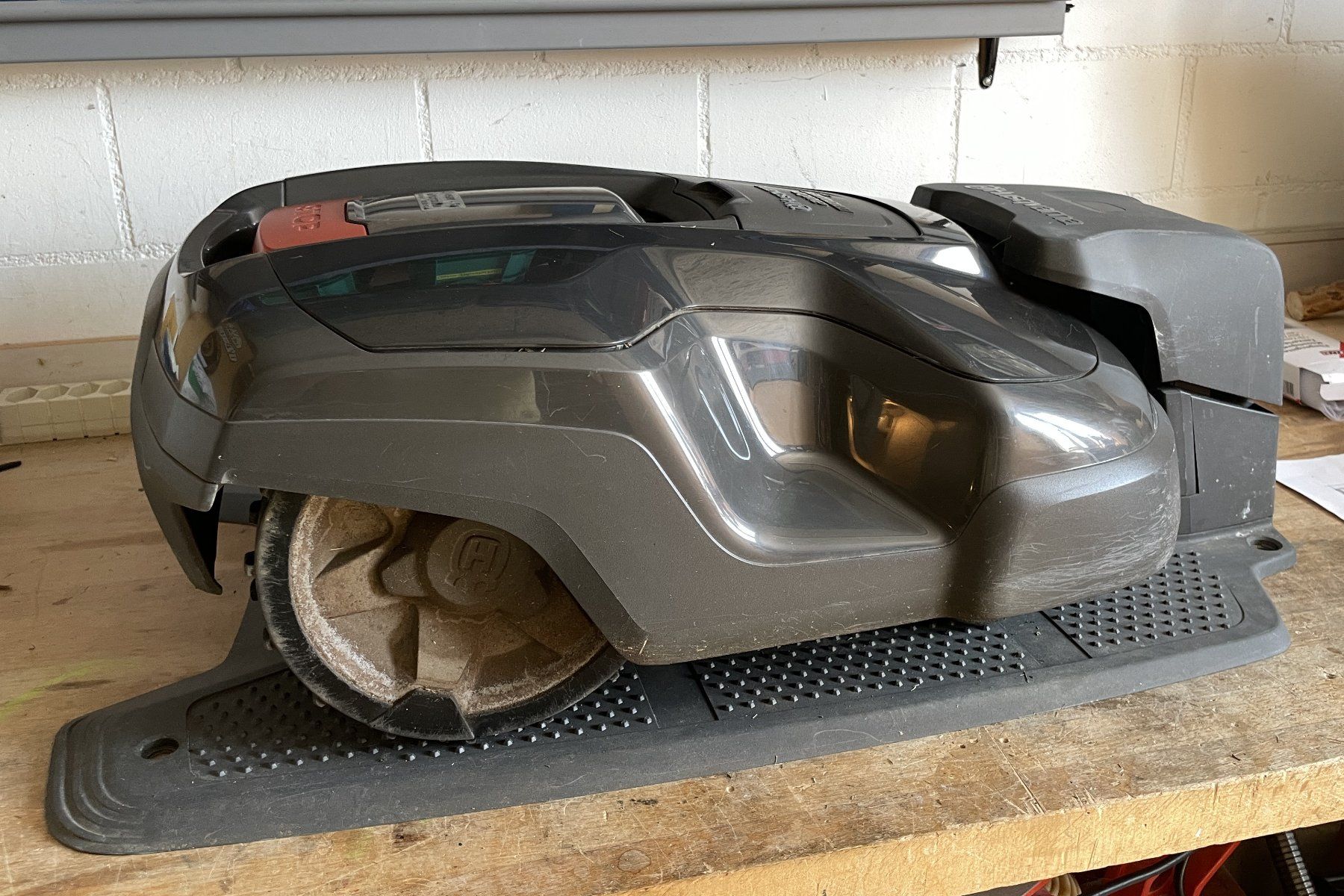 Husqvarna Rasenmäher: Husqvarna Automower 315 – Gebraucht aus Madiswil von Stratosteve