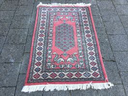 Kleiner gebrauchter Teppich