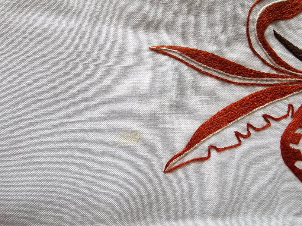 ANCIENNE NAPPE ET SERVIETTES BRODEES MOTIF PETITS CHEVAUX