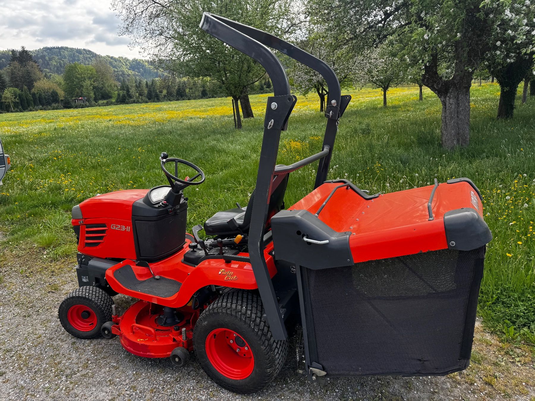 Kubota Tagliaerba: Rasentraktor Kubota G 23-ll – Usato da Niederuzwil venduto da Dakitiki 2
