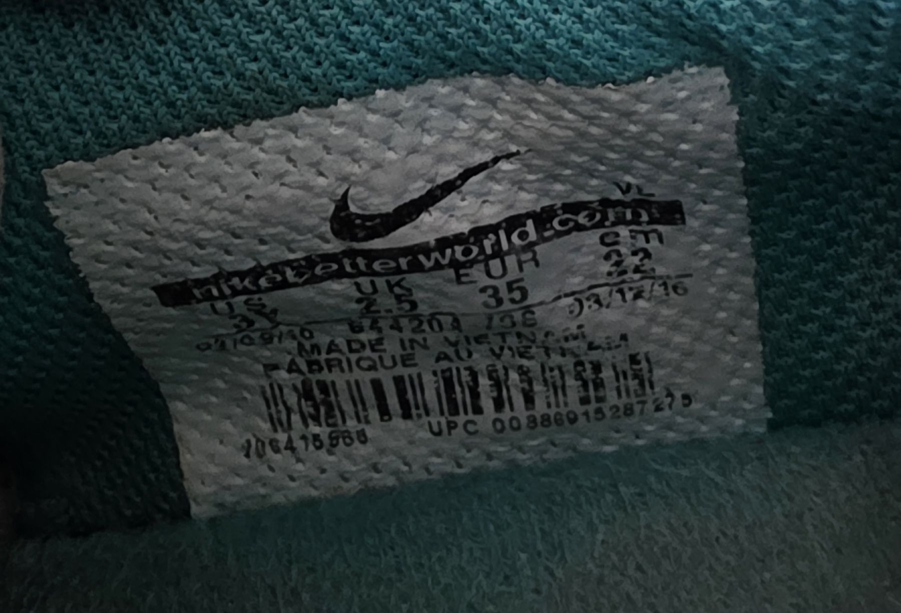 Nike Scarpe da uomo: Fussballschuhe Grösse 35 – Usato da St. Peterzell venduto da upcycling_ 1