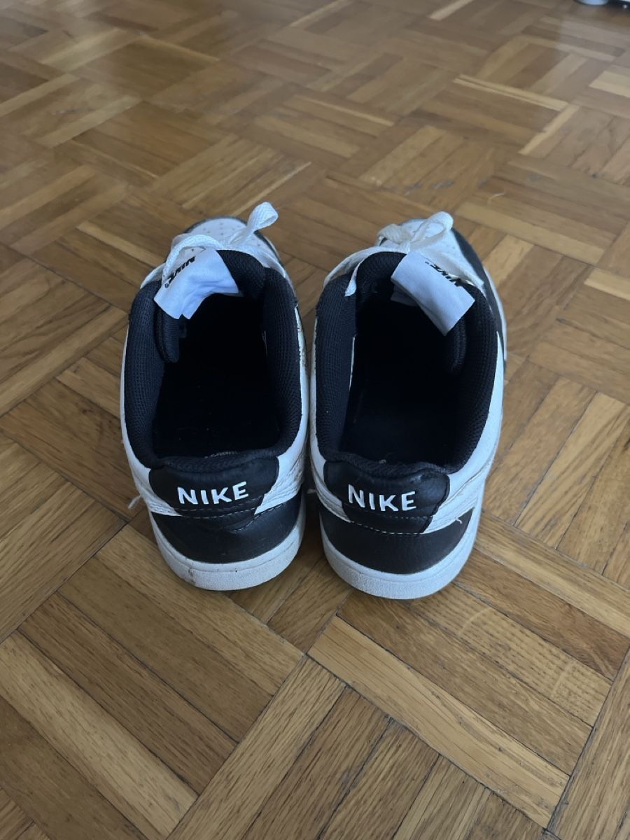 Scarpe da uomo: Nike Scarpe da ginnastica bianche e nere usate – Usato da Volketswil venduto da mon_ssk6 2