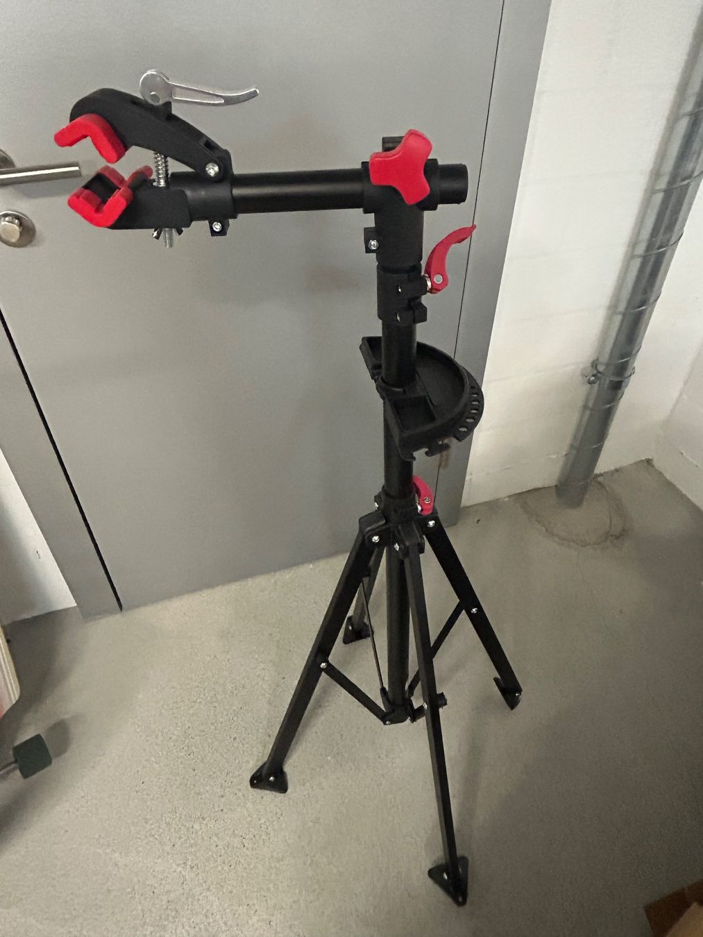 Cavalletti per biciclette: Fahrrad Montageständer – Usato da Kriens venduto da Sail_fast 1