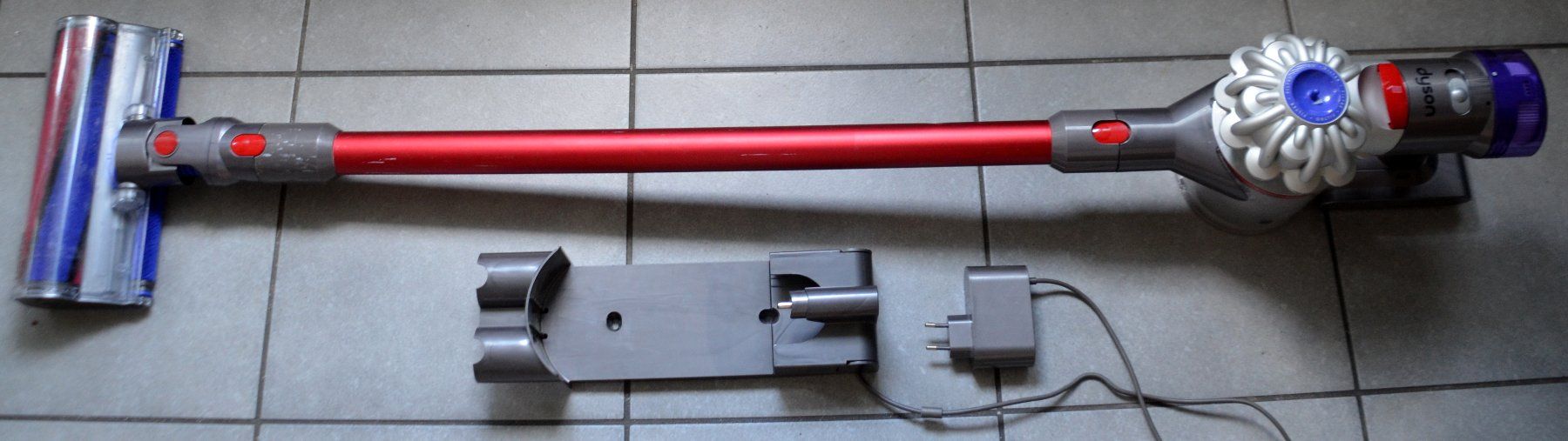 Dyson Aspirapolveri & Accessori: Staubsauger Dyson V8 aspirateur – Usato da Collonges venduto da arashee