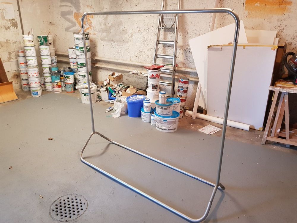 Kleiderständer Aus Metall Mit Rollen - Stylische Garderobe Für Mäntel & Jacken In Gold